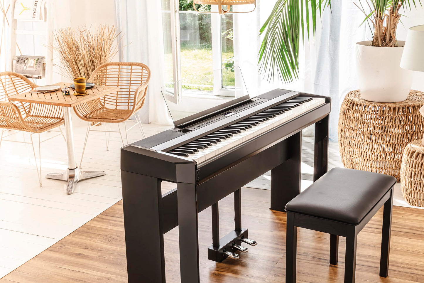 Piano Digital Yamaha P525 con 88 teclas ponderadas de madera, negro (P525B)